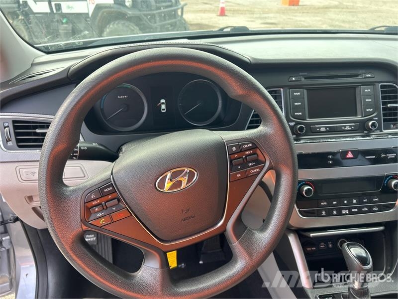 Hyundai Sonata SE Hybrid Automobile Avtomobili