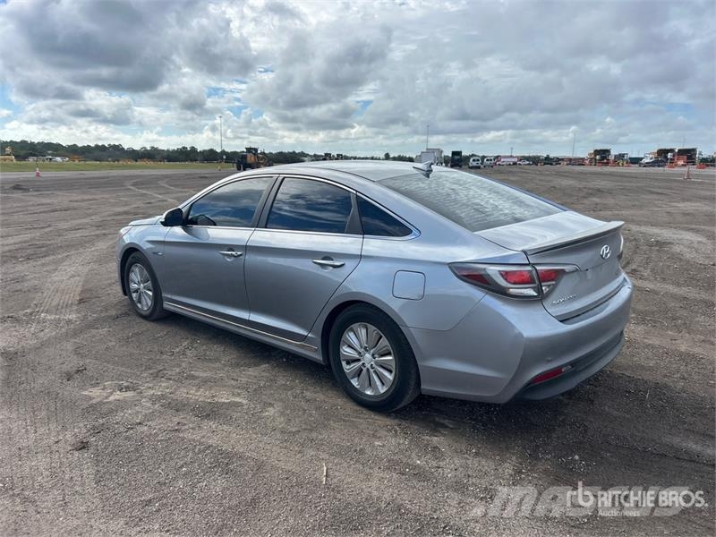 Hyundai Sonata SE Hybrid Automobile Avtomobili