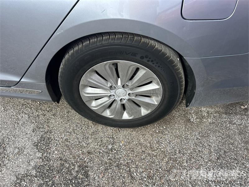 Hyundai Sonata SE Hybrid Automobile Avtomobili