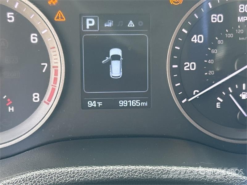 Hyundai Tucson 汽车