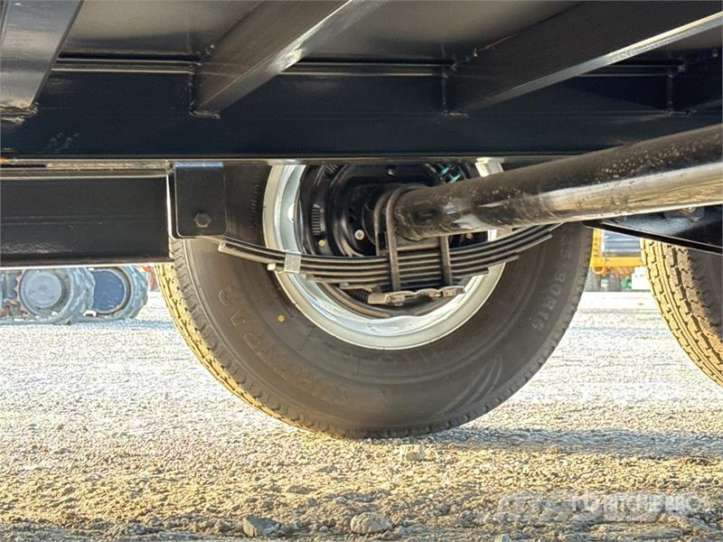 Industries America 227T 22 ft T/A Tilt Deck Traile Низькорамні причепи