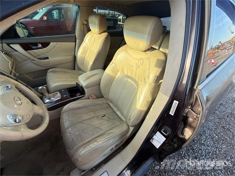 Infiniti FX35 AWD SUV 汽车
