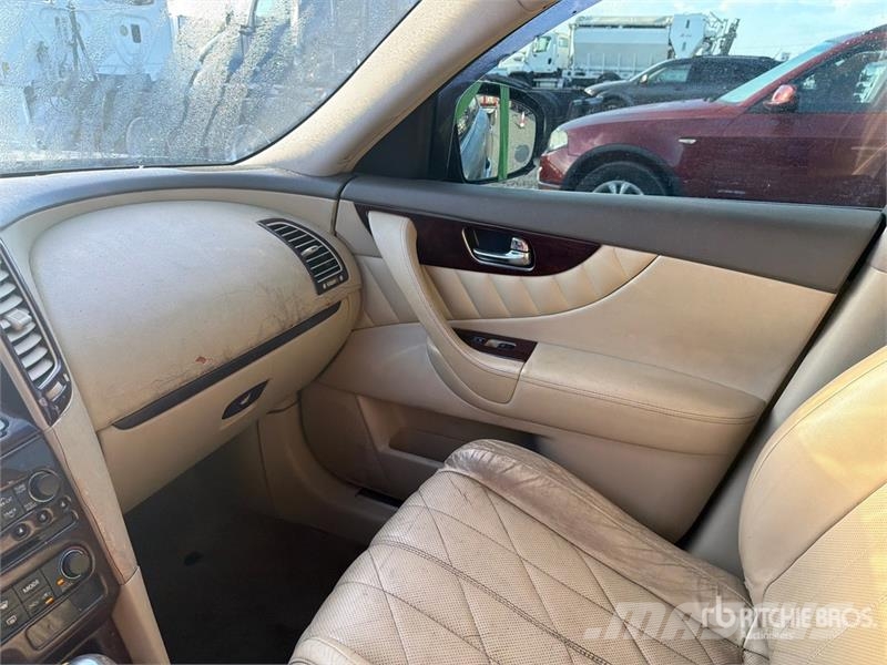 Infiniti FX35 AWD SUV 汽车