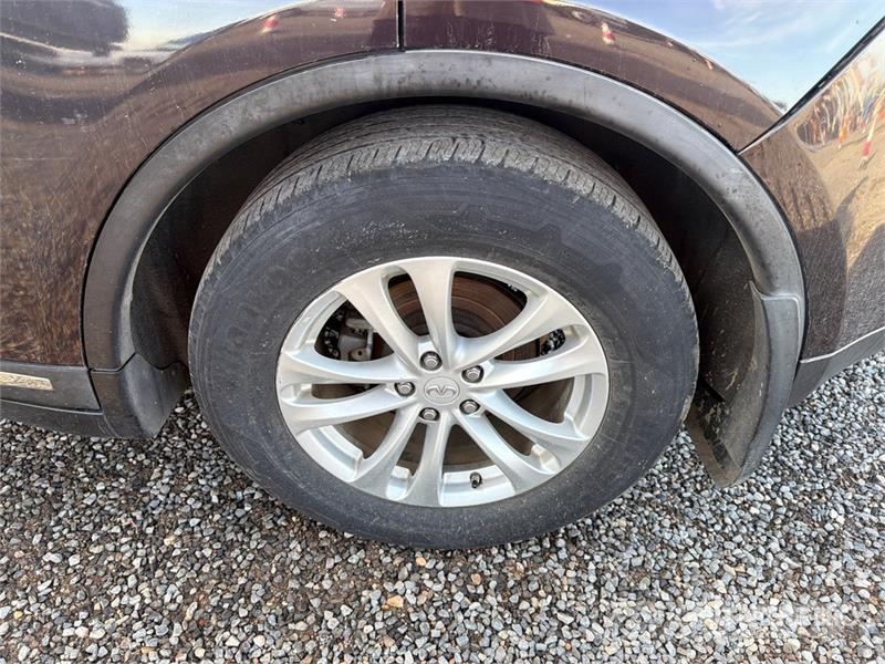 Infiniti FX35 AWD SUV 汽车