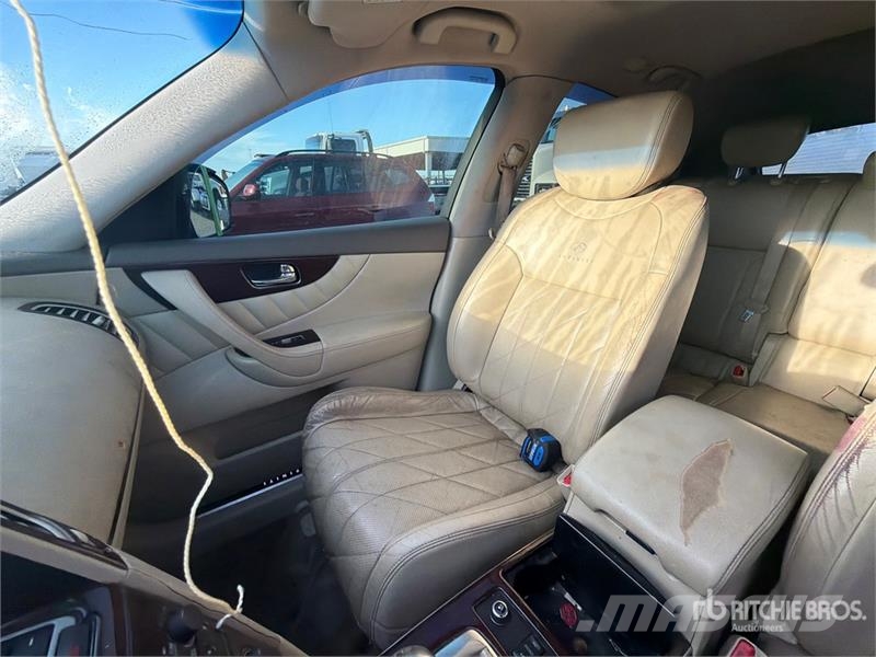 Infiniti FX35 AWD SUV 汽车