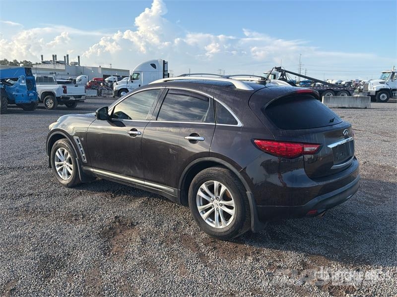 Infiniti FX35 AWD SUV 汽车