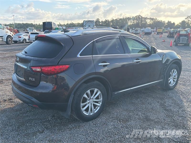Infiniti FX35 AWD SUV 汽车
