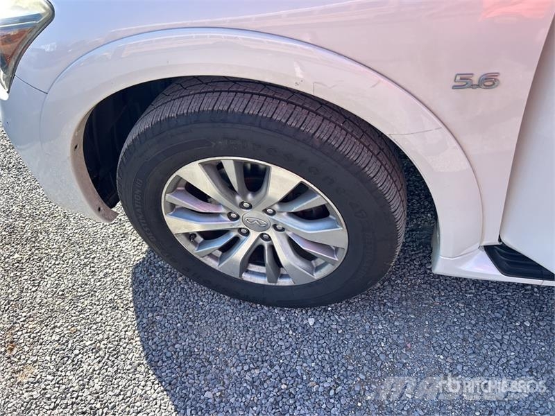 Infiniti QX80 2WD SUV Avtomobili
