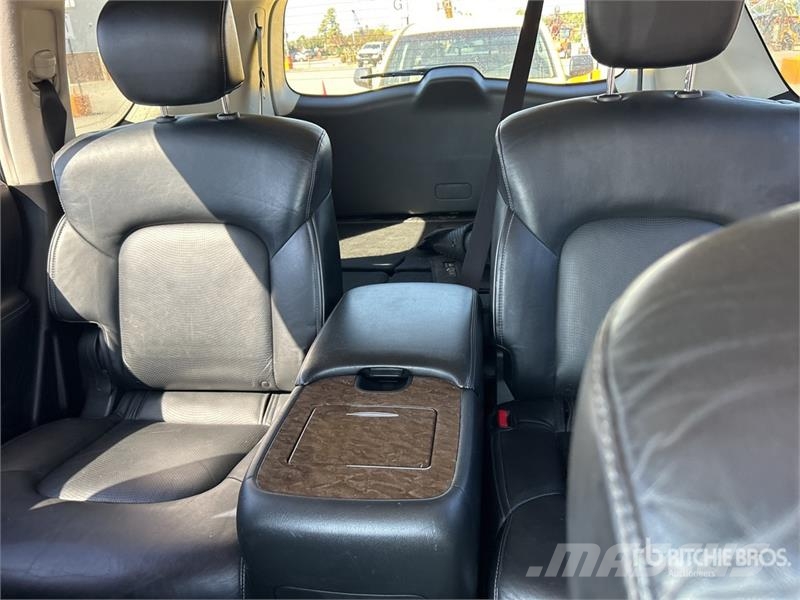 Infiniti QX80 2WD SUV Avtomobili