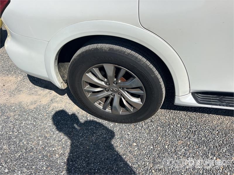 Infiniti QX80 2WD SUV Avtomobili