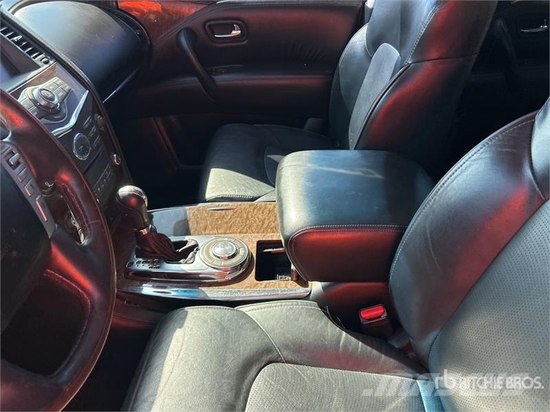 Infiniti QX80 2WD SUV Avtomobili