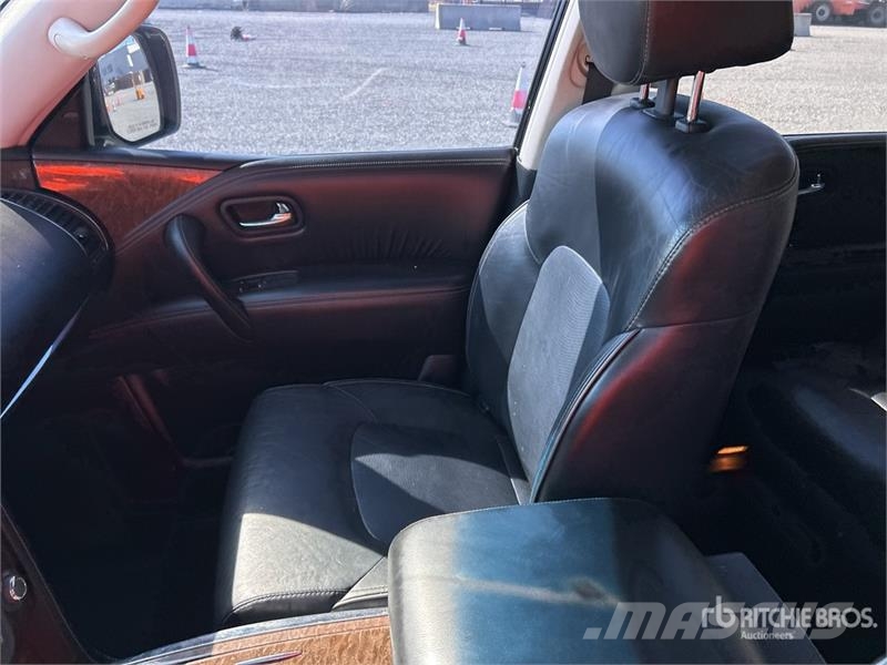 Infiniti QX80 2WD SUV Avtomobili
