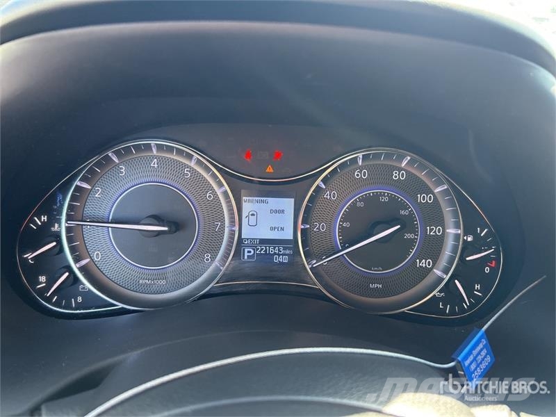 Infiniti QX80 2WD SUV Avtomobili