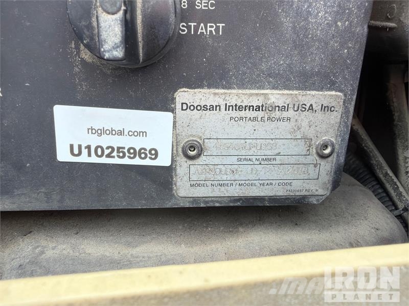 Ingersoll Rand 185 cfm Mobile 185 CFM Air Compressor Compressori