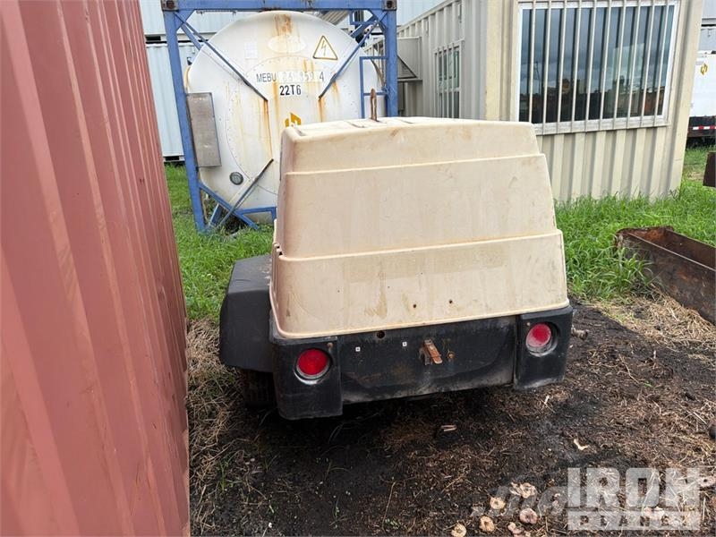 Ingersoll Rand 185 cfm Mobile 185 CFM Air Compressor Compressori