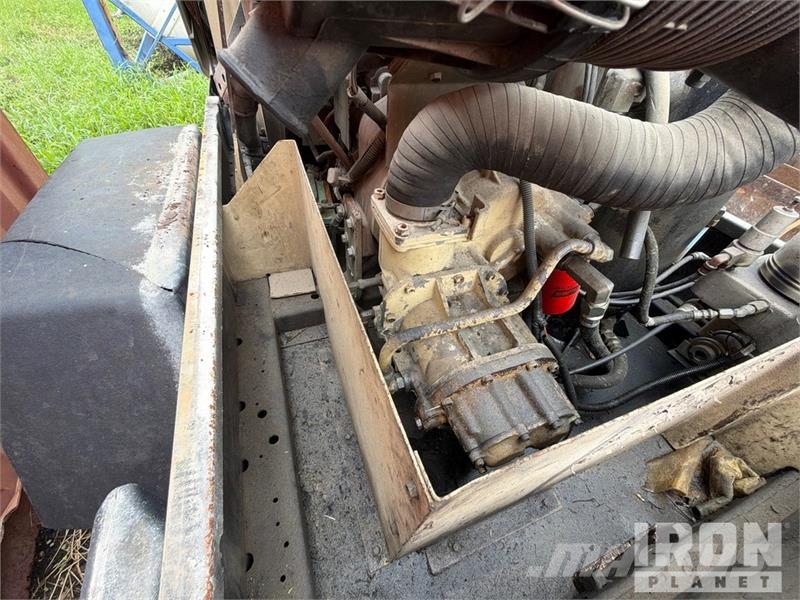 Ingersoll Rand 185 cfm Mobile 185 CFM Air Compressor Compressori
