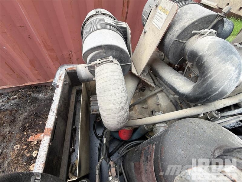 Ingersoll Rand 185 cfm Mobile 185 CFM Air Compressor Compressori