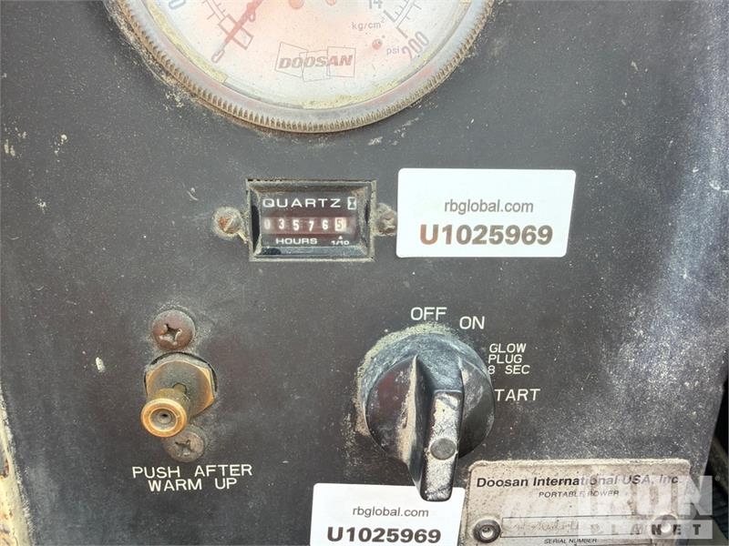 Ingersoll Rand 185 cfm Mobile 185 CFM Air Compressor Compressori