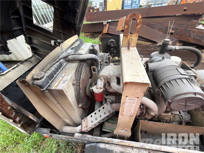 Ingersoll Rand 185 cfm Mobile 185 CFM Air Compressor Compressori