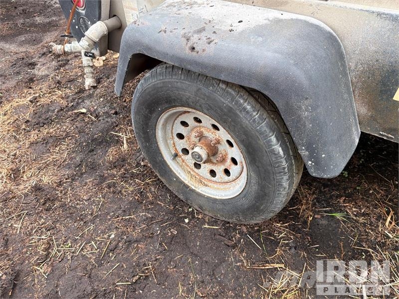 Ingersoll Rand 185 cfm Mobile 185 CFM Air Compressor Compressori