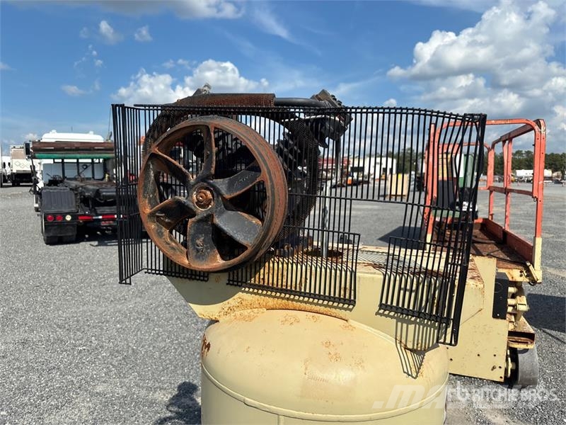 Ingersoll Rand 2475N7.5 Skid-Mounted Electric 80 gal Air Compress Kompresorji