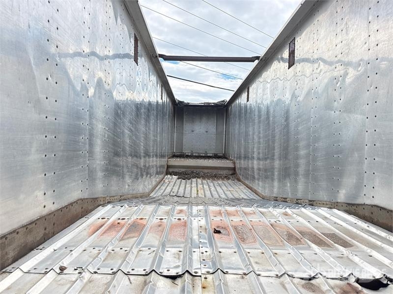 Innovative DCS42 42 ft x 96 in T/A Chip Trailer (I Hout transporter