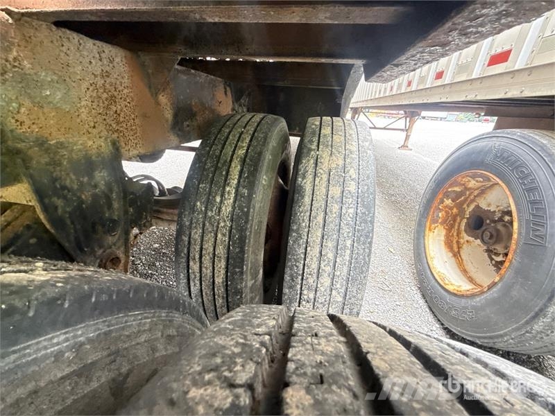 Innovative DCS42 42 ft x 96 in T/A Chip Trailer (I Hout transporter