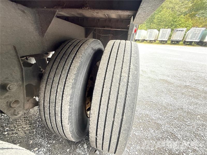 Innovative IWS-42 42 ft x 96 in T/A Chip Trailer Wood chip trailers