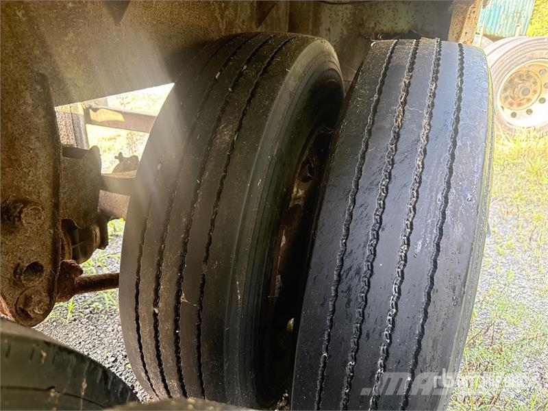 Innovative IWS-42 42 ft x 96 in T/A Chip Trailer Rimorchi per segatura e cippato