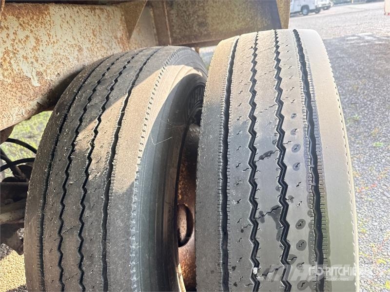 Innovative IWS-42 42 ft x 96 in T/A Chip Trailer Rimorchi per segatura e cippato