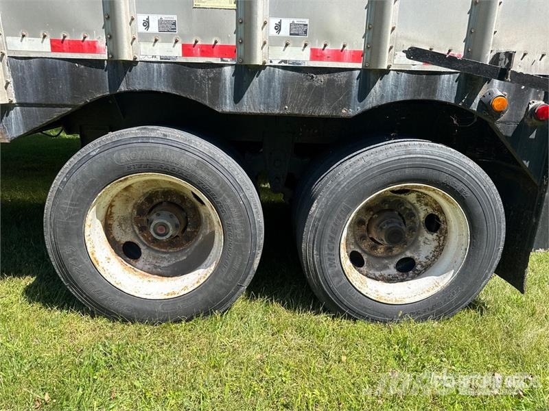 Innovative IWS-42 42 ft x 96 in T/A Chip Trailer Wood chip trailers
