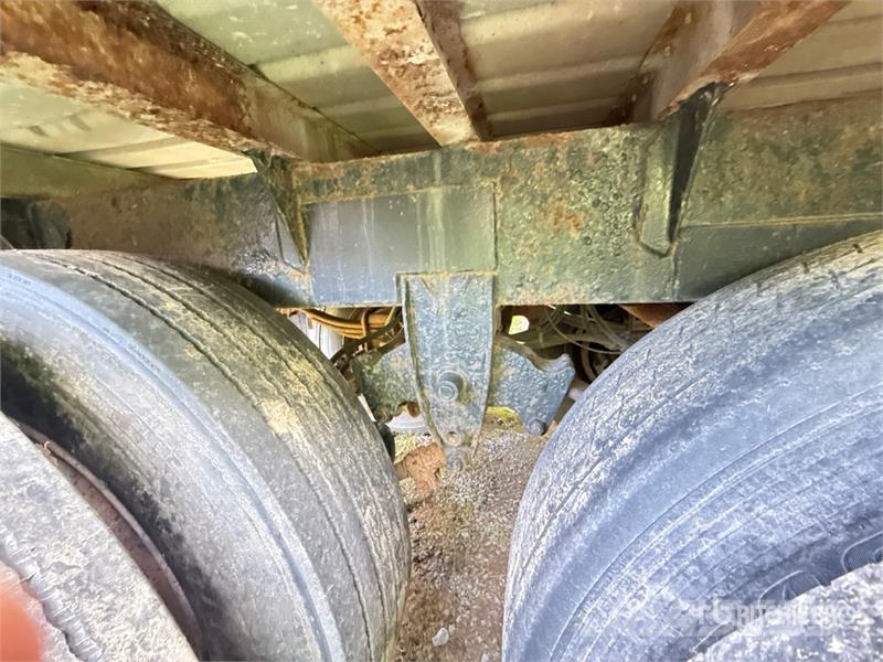 Innovative SDS-45 45 ft x 96 in T/A Chip Trailer ( Hout transporter