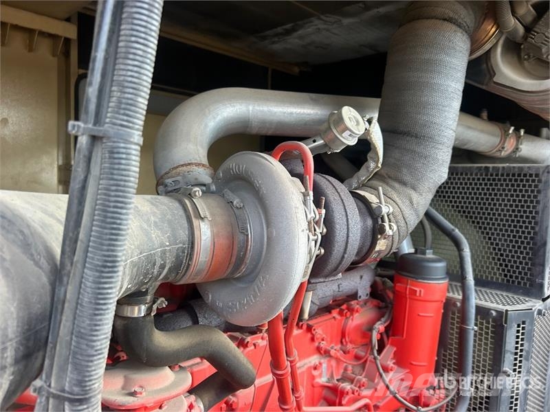  Intech Equipment & Supply LEC250-3-T4 250 kW Mobil Dieselgeneratorer