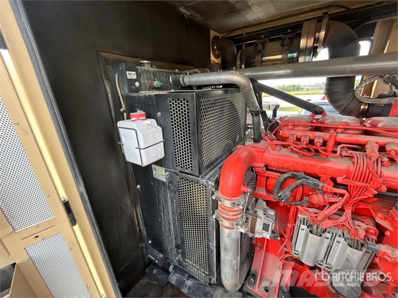  Intech Equipment & Supply LEC250-3-T4 250 kW Mobil Dieselgeneratorer