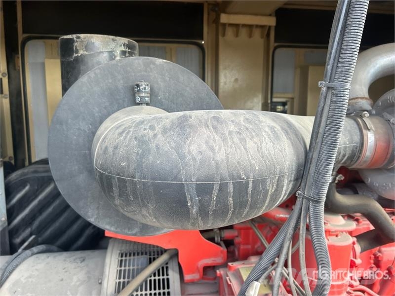  Intech Equipment & Supply LEC250-3-T4 250 kW Mobil Dieselgeneratorer
