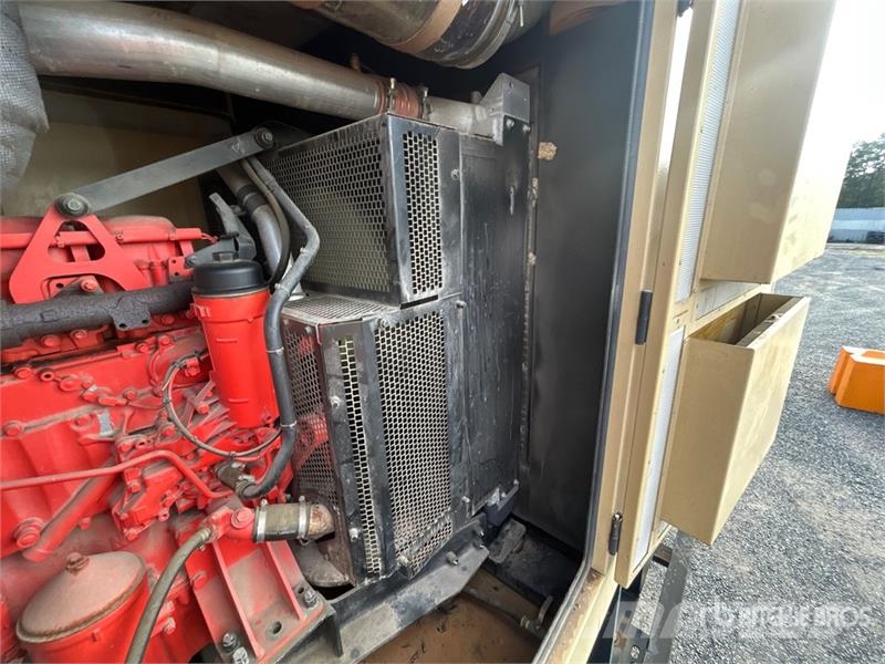  Intech Equipment & Supply LEC250-3-T4 250 kW Mobil Dieselgeneratorer
