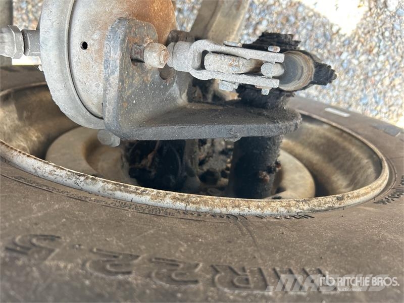 International 1754 المنصات الهوائية المثبتة على شاحنة