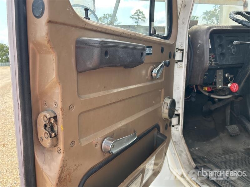 International 1754 المنصات الهوائية المثبتة على شاحنة