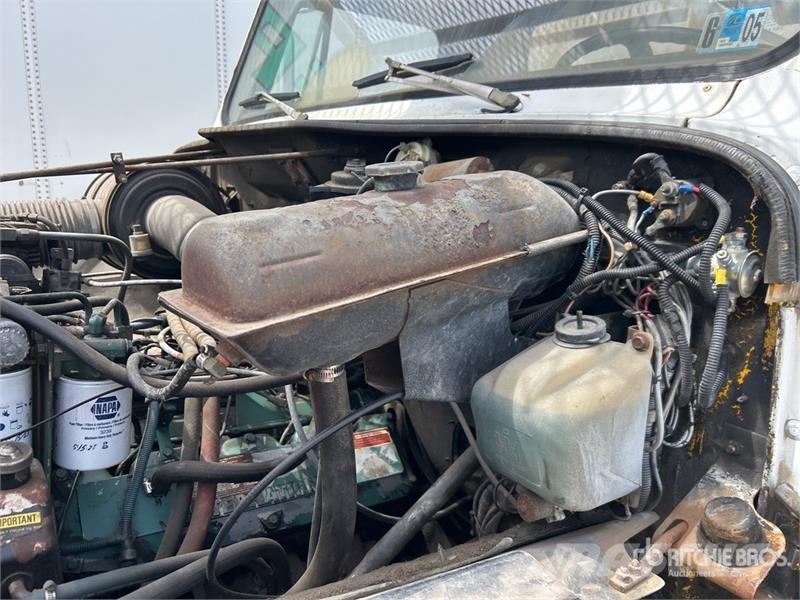 International 1754 المنصات الهوائية المثبتة على شاحنة