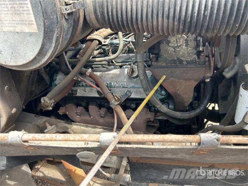 International 1754 المنصات الهوائية المثبتة على شاحنة