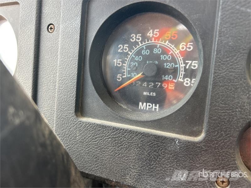 International 1754 المنصات الهوائية المثبتة على شاحنة