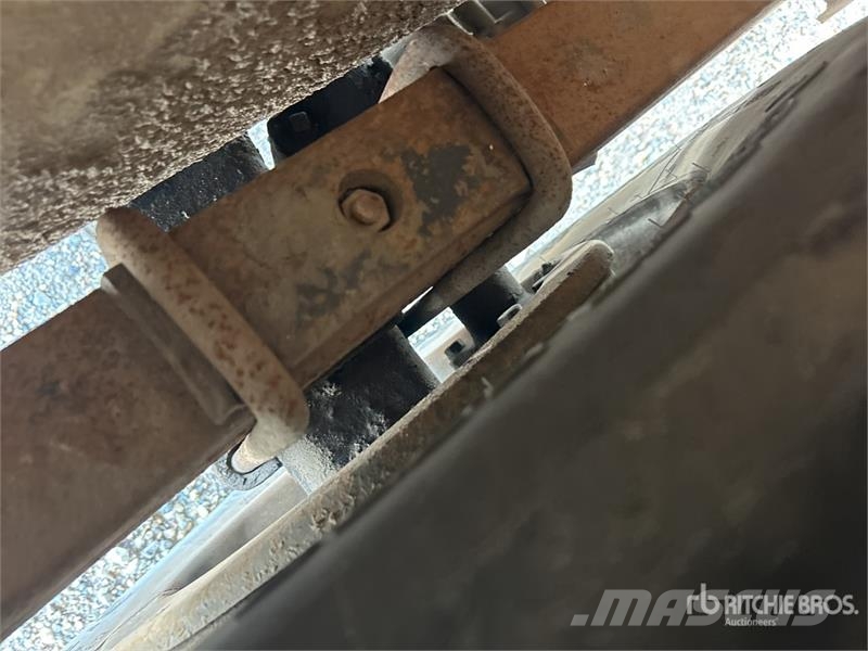 International 1754 المنصات الهوائية المثبتة على شاحنة