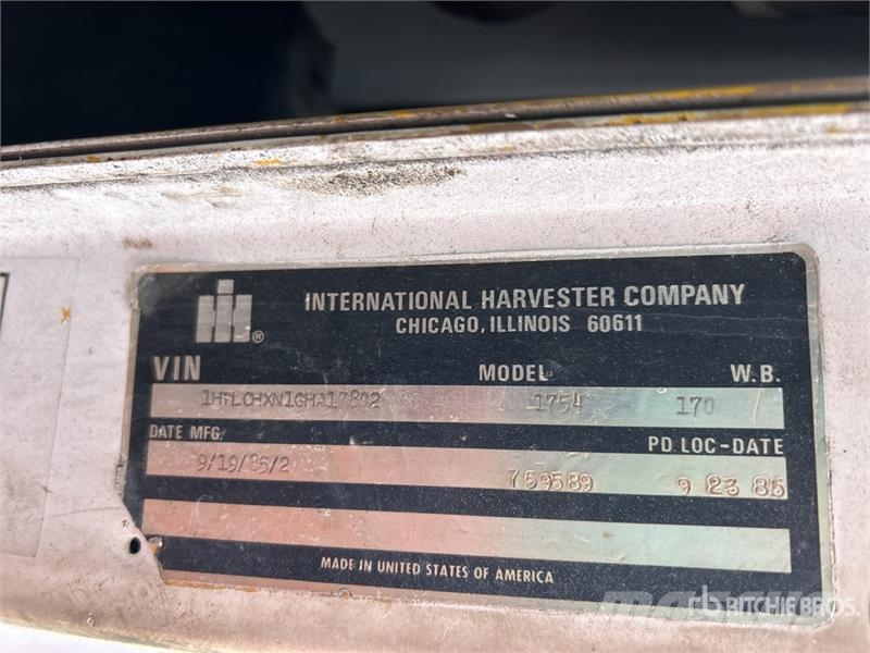 International 1754 المنصات الهوائية المثبتة على شاحنة