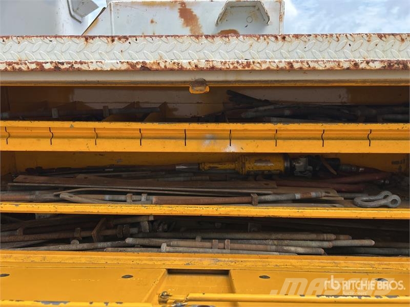International 1754 المنصات الهوائية المثبتة على شاحنة