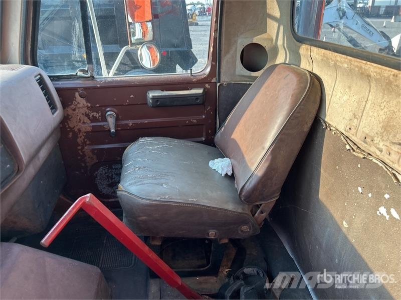 International 1854 4x2 S/A Dump Truck Tipper trucks