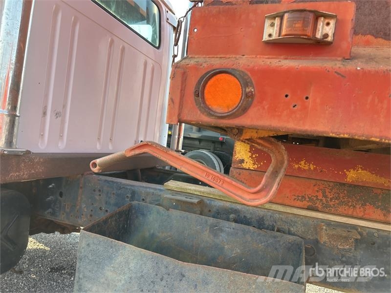 International 1854 4x2 S/A Dump Truck Tipper trucks