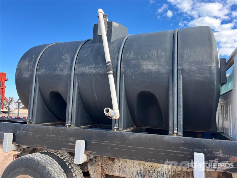 International 1954 1600 gal 4x2 Water Truck Tovornjaki za vodo