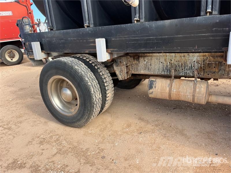 International 1954 1600 gal 4x2 Water Truck Tovornjaki za vodo