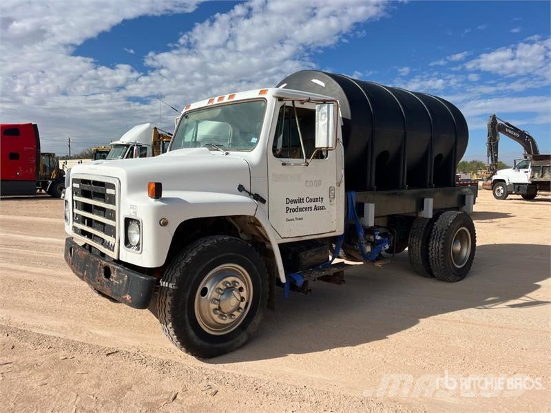 International 1954 1600 gal 4x2 Water Truck Tovornjaki za vodo
