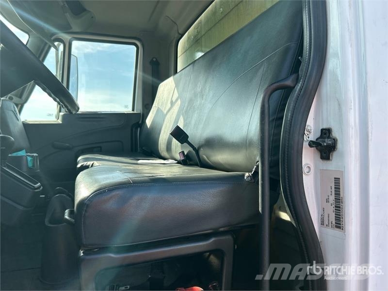 International 4300 Каросерии